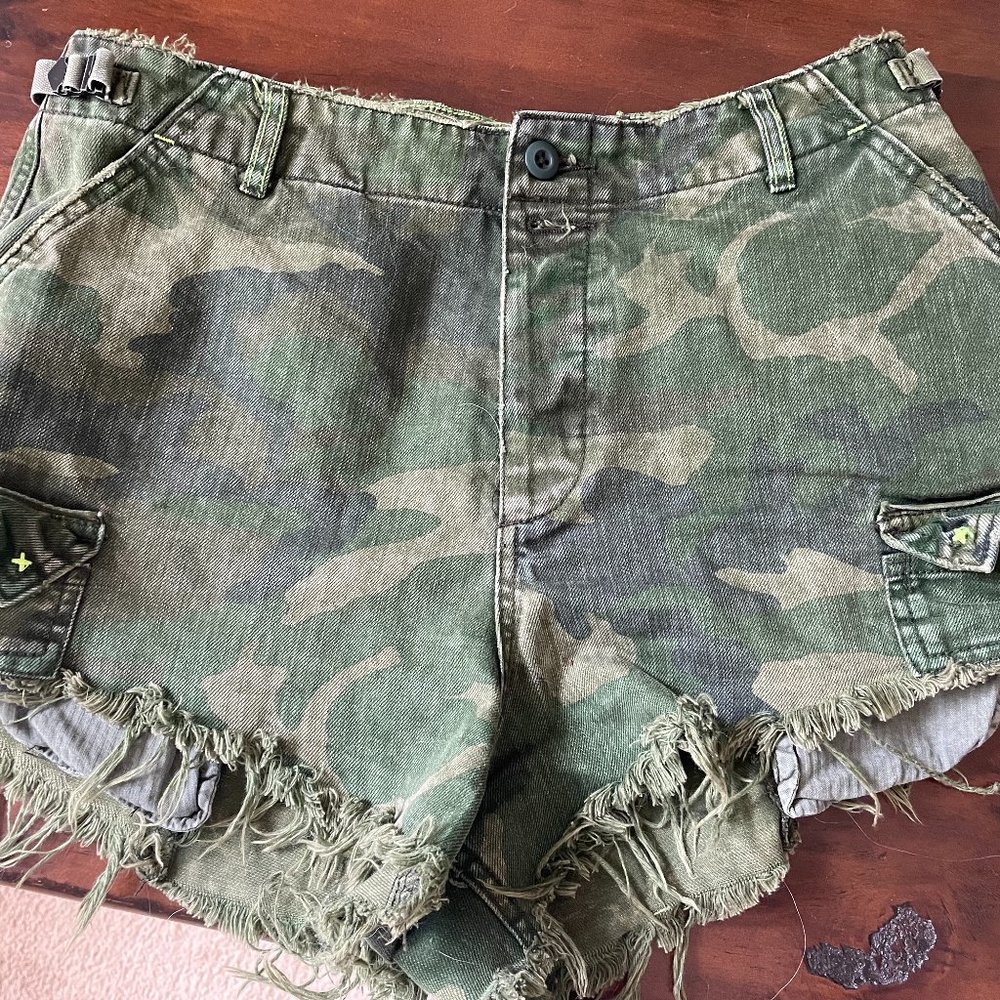 Free People Camo Cargo Shorts w/frayed hem